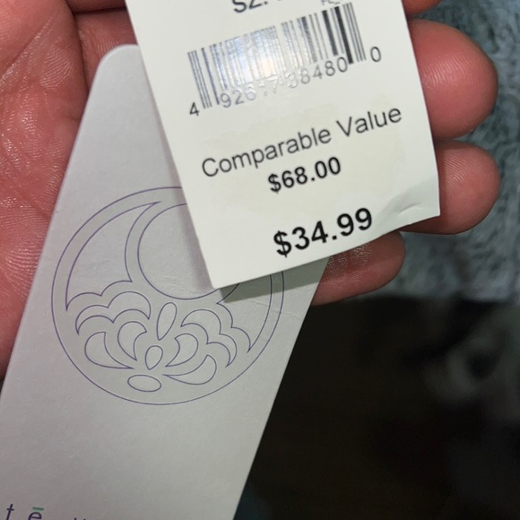 Te Verde Tops - Picture 2 of 3